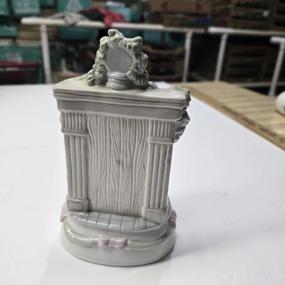 Vintage Pink Santa Porcelain Music Box Figurine Santa Claus Coming To Town *Slow